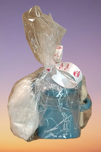 Paquet cadeau petit pot à fleur de sel, cuillère à sel et sachet de fleur de sel. 4 couleurs au choix.